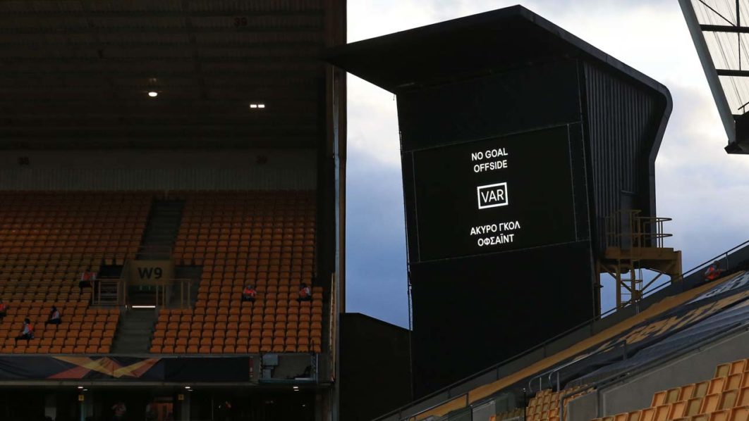 FBL-EUR-C3-WOLVES-OLYMPIAKOS