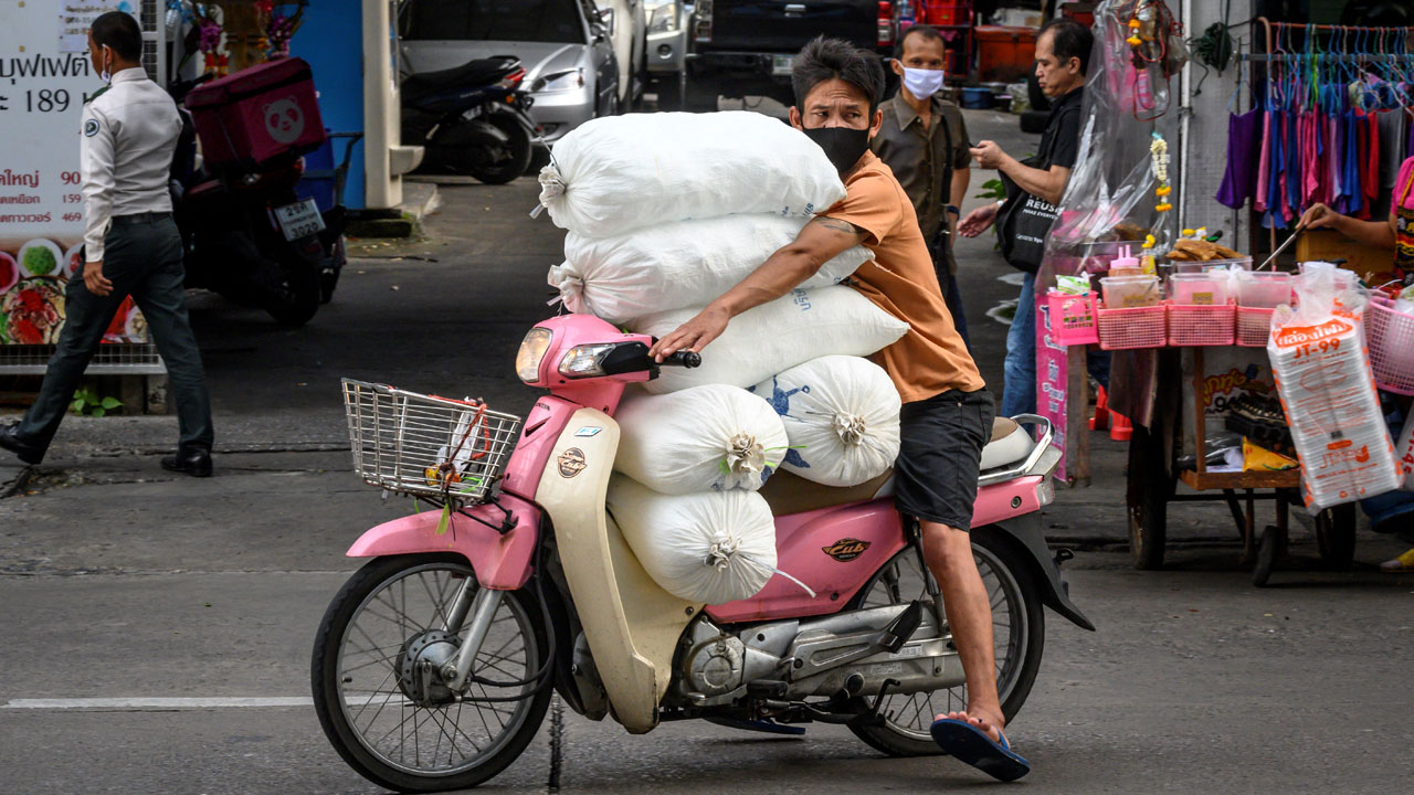 FILES-THAILAND-ECONOMY-HEALTH-VIRUS