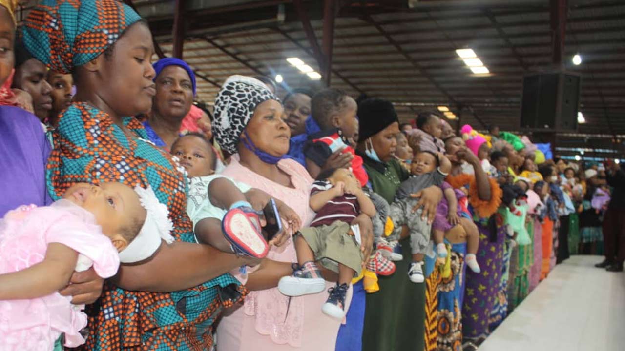 Mothers-dedicating-their-children