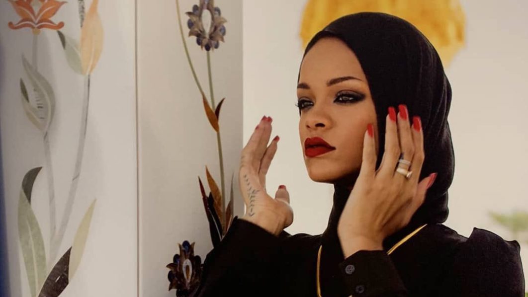 Rihanna wearing hijab – Image – Twitter – badgaldidi