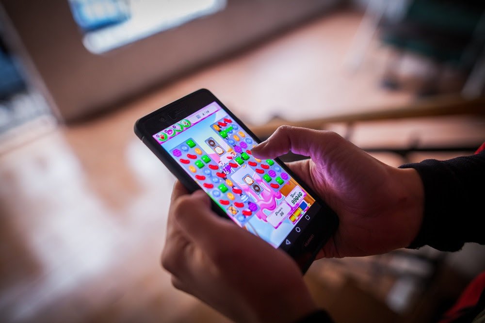 candy_Crush_game_phone_170919
