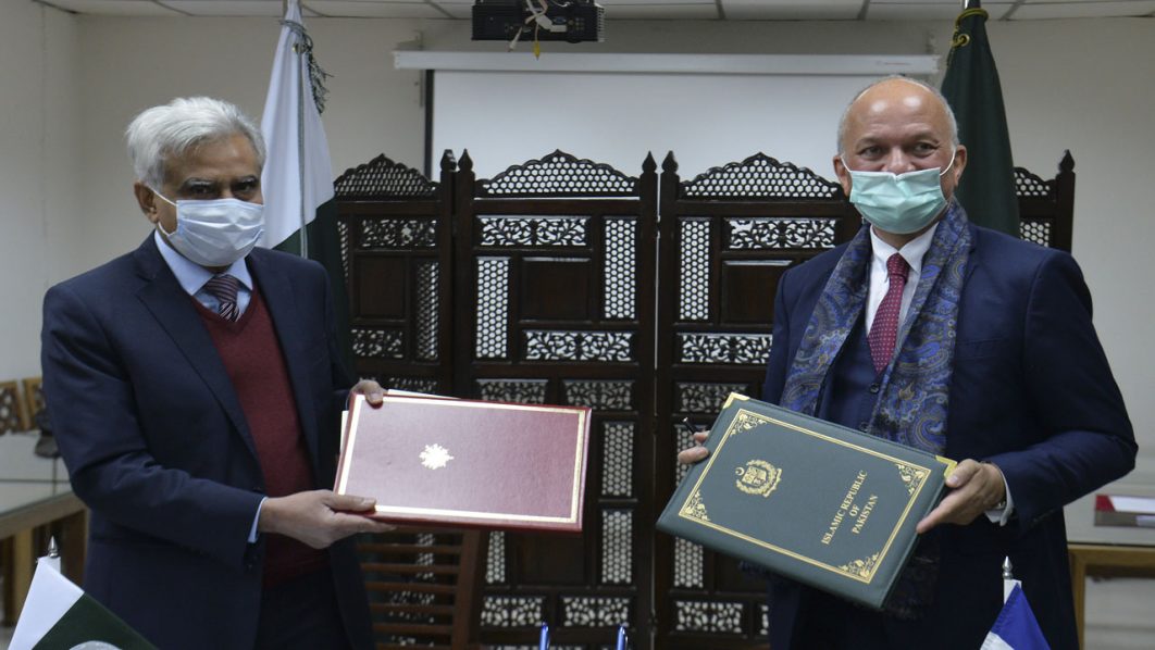 PAKISTAN-FRANCE-HEALTH-ECONOMY-G20