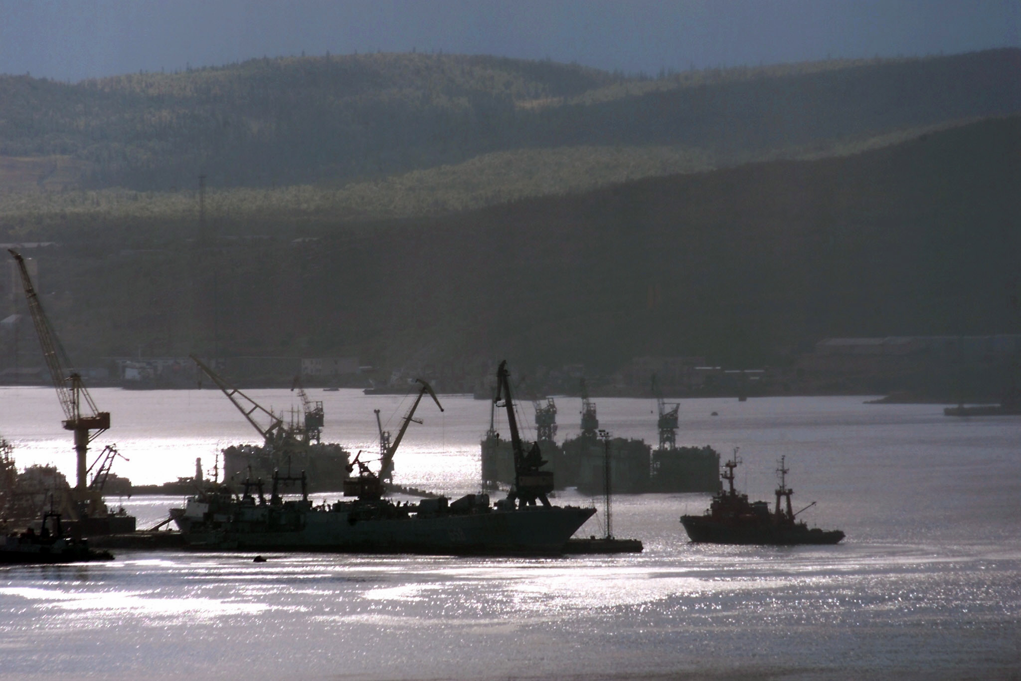 Russian fishing boat enters 23 August 2000 the nor