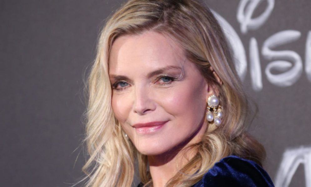 michelle-pfeiffer-red-carpet-t