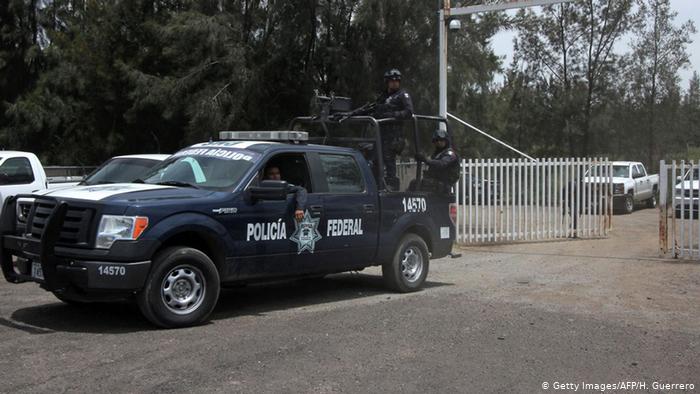 Mexico police convoy