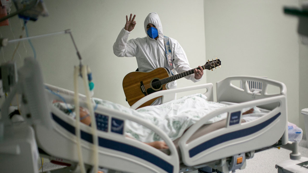 BRAZIL-HEALTH-VIRUS-HOLY WEEK-MUSIC