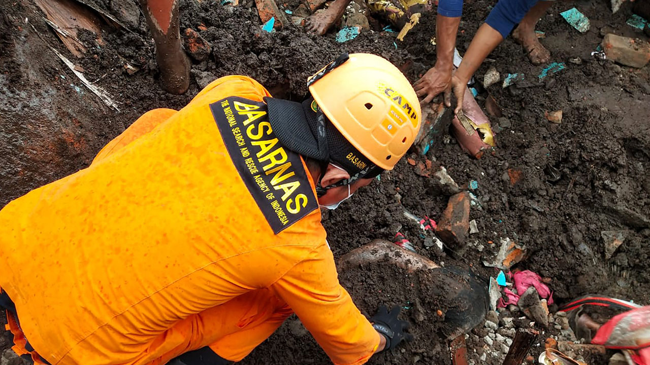 INDONESIA-ETIMOR-FLOOD-DISASTER-LANDSLIDE