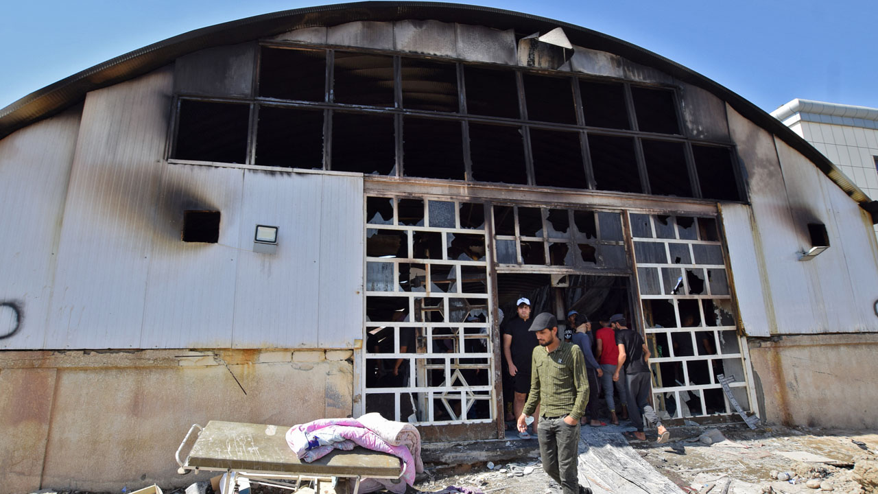 IRAQ-HEALTH-VIRUS-FIRE-HOSPITAL