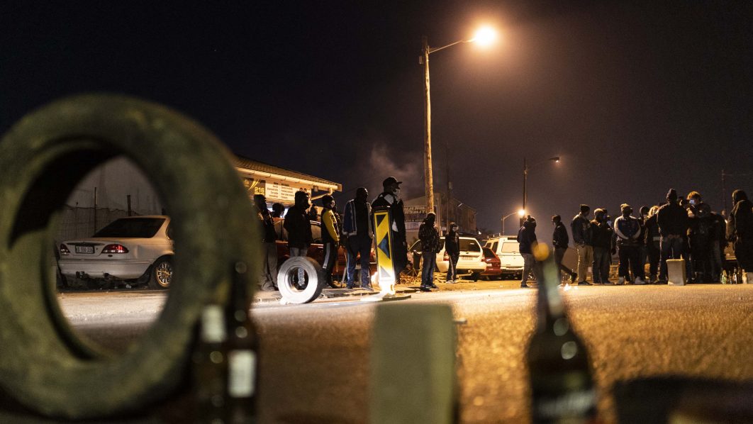 SAFRICA-UNREST-POLITICS-ECONOMY-VIGILANTES