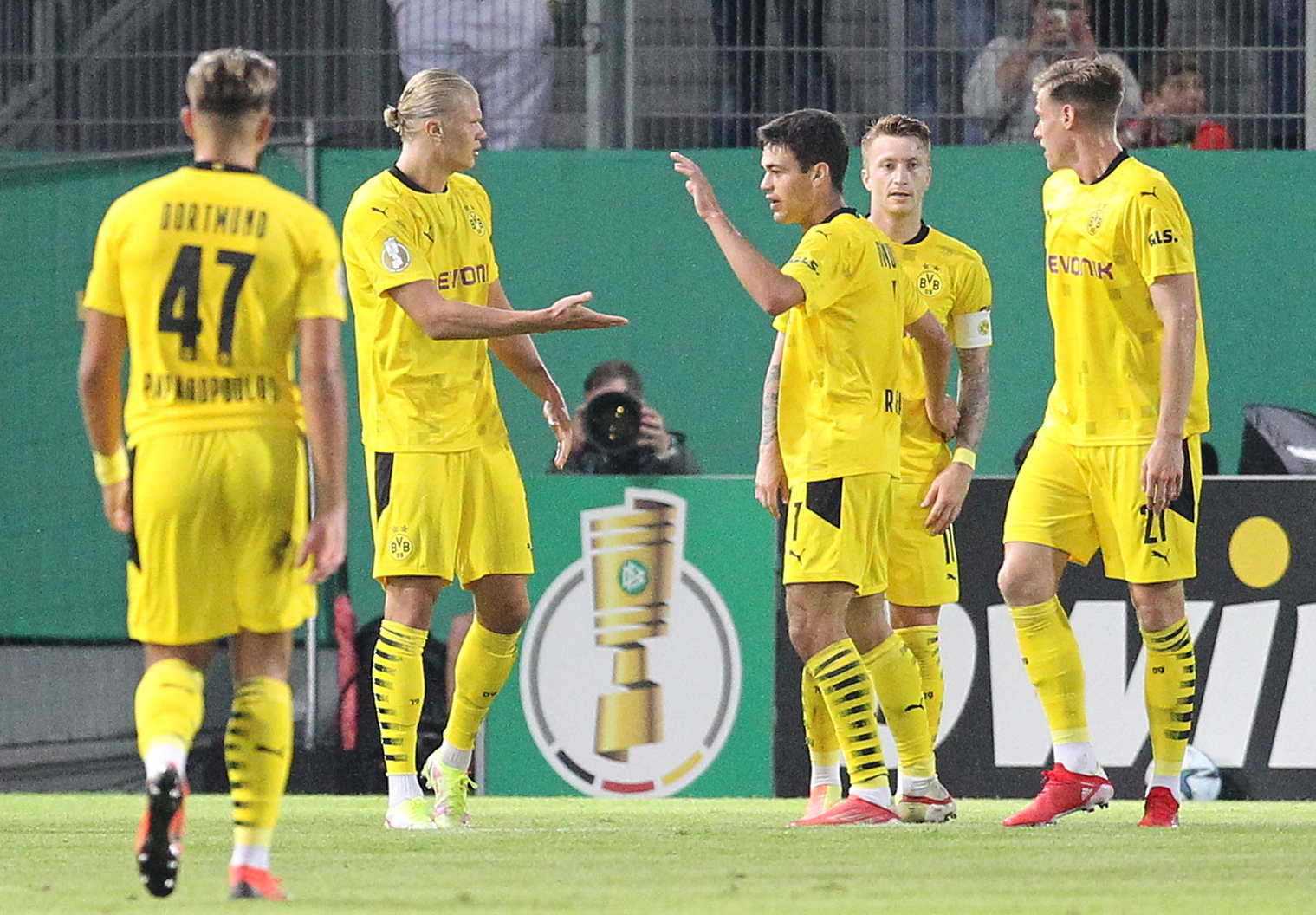 FBL-GER-CUP-WIESBADEN-DORTMUND