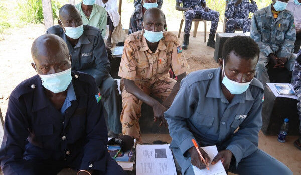 United Nations Police (UNPOL) officers from UNMISS train South Sudanese counterparts on crime scene management
