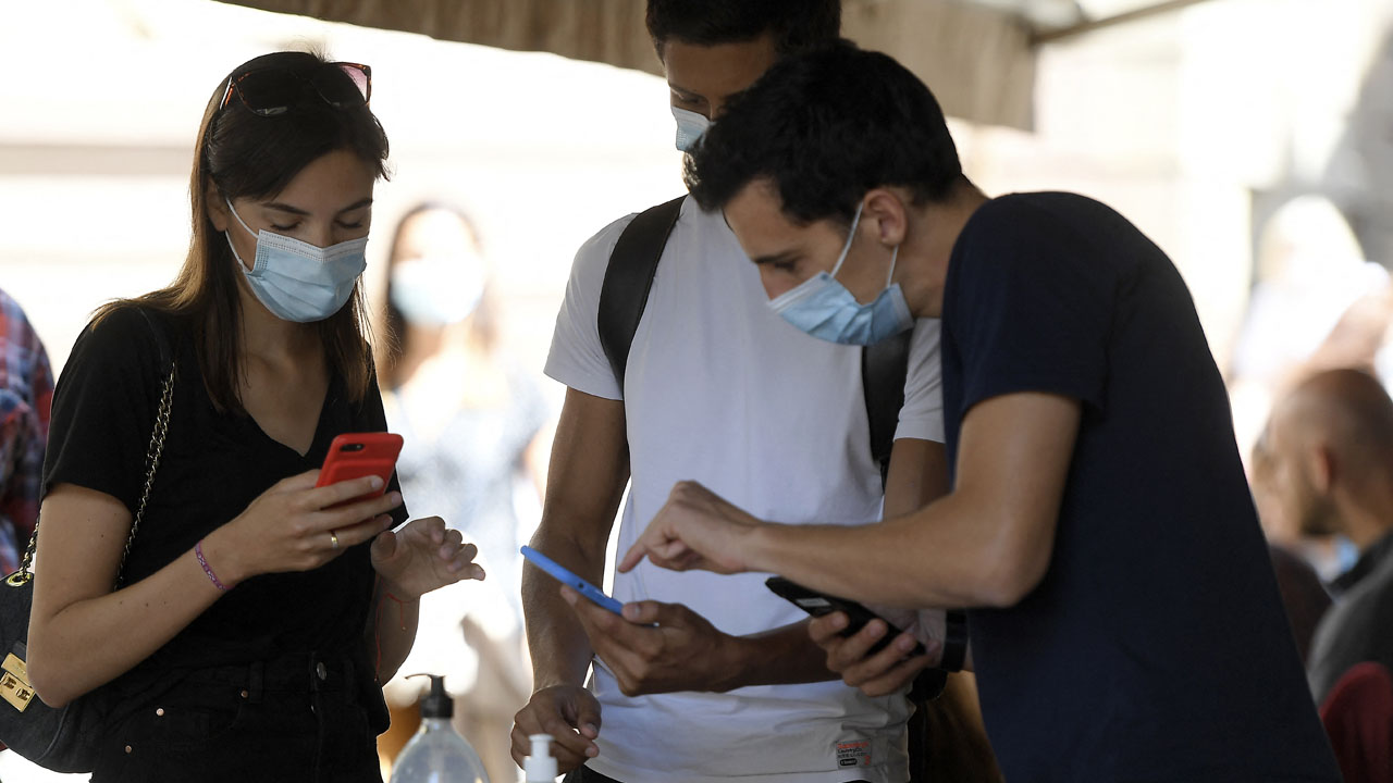 FRANCE-HEALTH-VIRUS-SANITARY-PASS