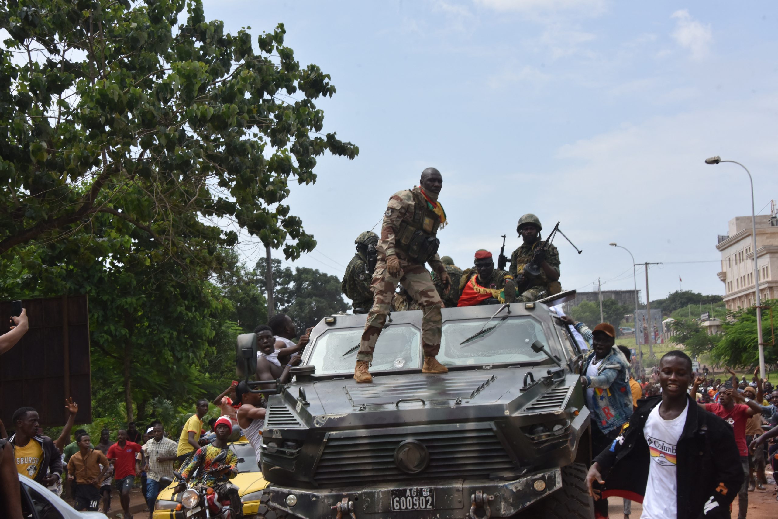 Guinée: tirs nourris dans le centre de Conakry, des militaires dans les rues (témoins à l’AFP)