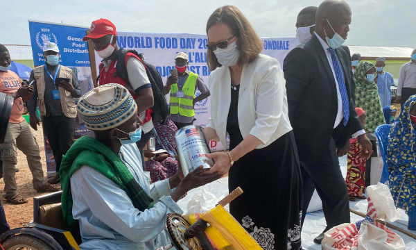 U.S. Embassy Chargé d’Affaires and USAID Country Representative participate in food distribution to commemorate World Food Day