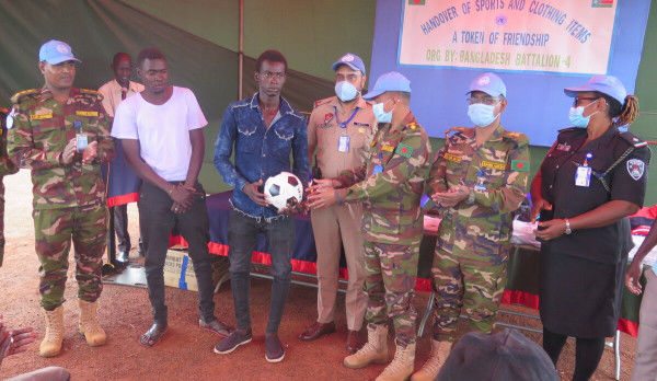 Displaced youth in Wau receive sports equipment from Bangladeshi peacekeepers