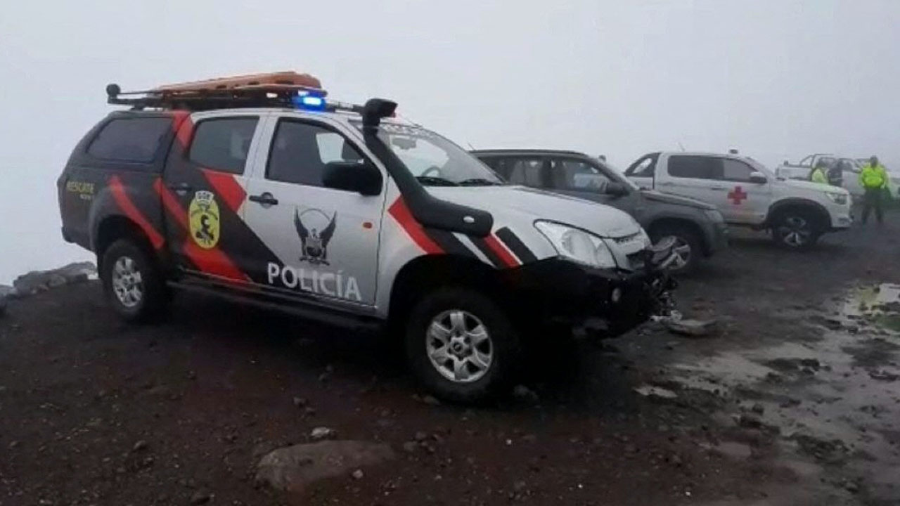 ECUADOR-CHIMBORAZO-AVALANCHE