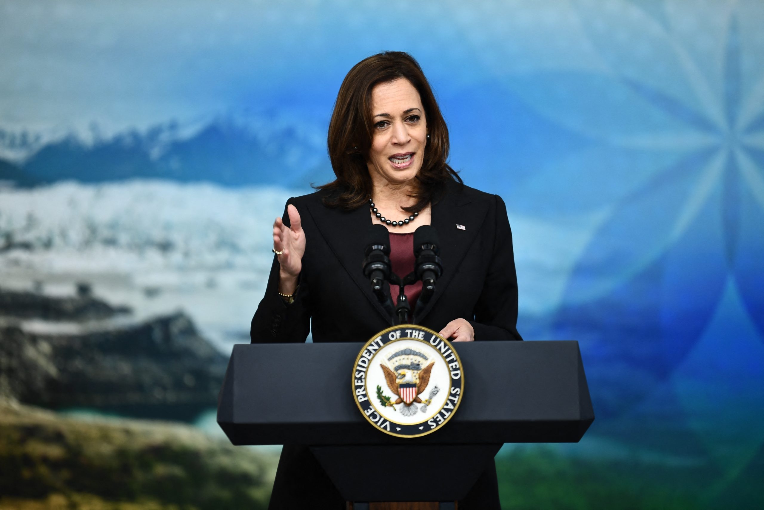 US-POLITICS-HARRIS-SUMMIT-INDIGENOUS
