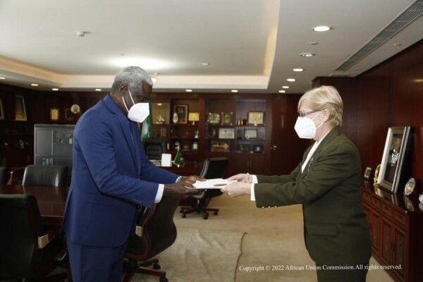 Ambassador of Cuba presents Letters of Credence to the Chairman of the African Union Commission