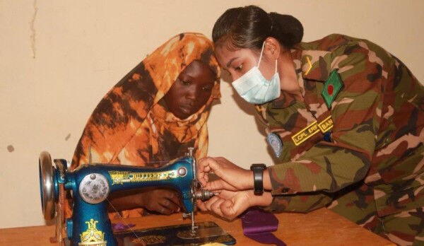 UNMISS Peacekeepers Teach Wau Women Money-Making Patterns