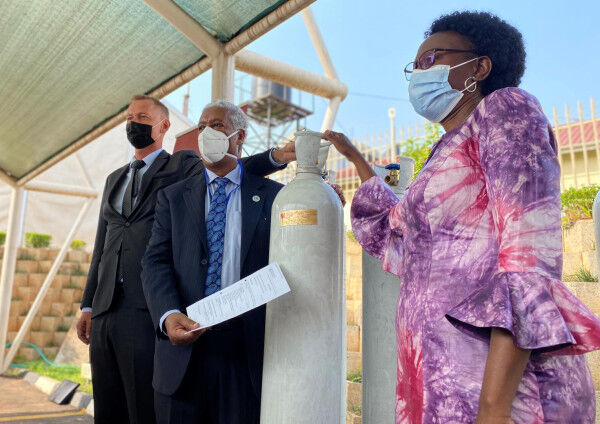 Coronavirus: Uganda receives 1,000 oxygen cylinders to boost the country’s response to COVID-19