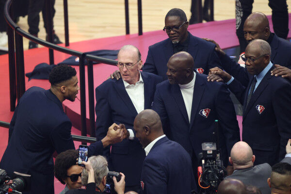 Steph Curry Leads Team Lebron To A Win In 71st NBA All-Star Game