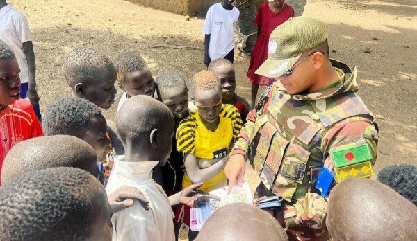 UNMISS air patrol reaches out to flood-isolated community in Twic County, Warrap State