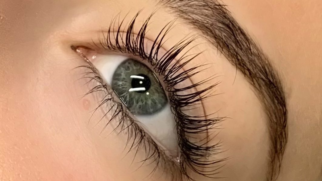 Eyelash extensions Photo Beauty & Bronze