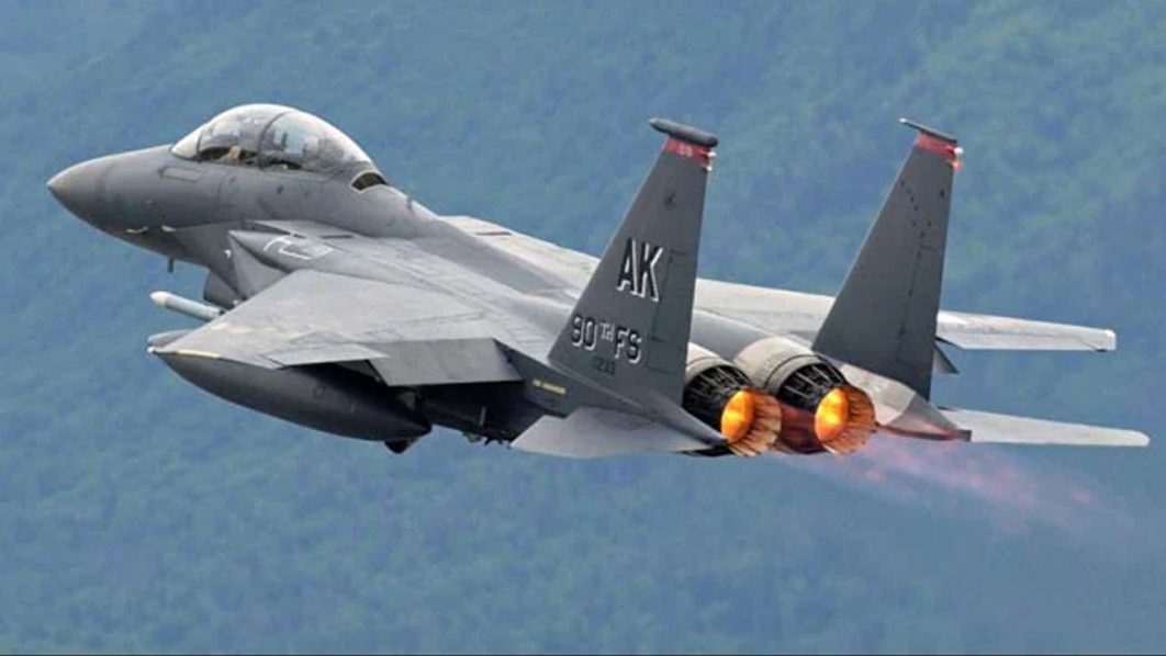 F-15 fighter jet