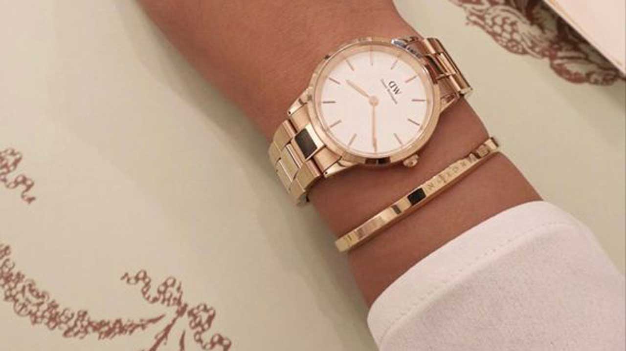 Metal-Wristwatch-5
