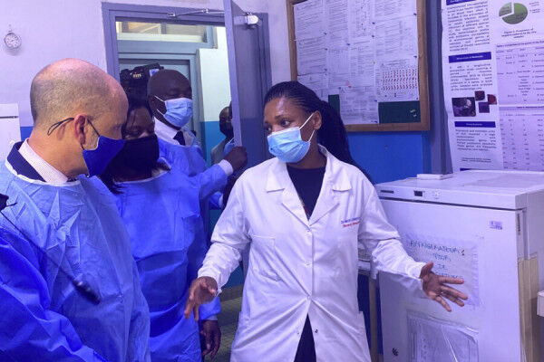 U.S. Ambassador Visits Laquintinie Hospital in Douala to Highlight U.S. Government Health Assistance in Cameroon