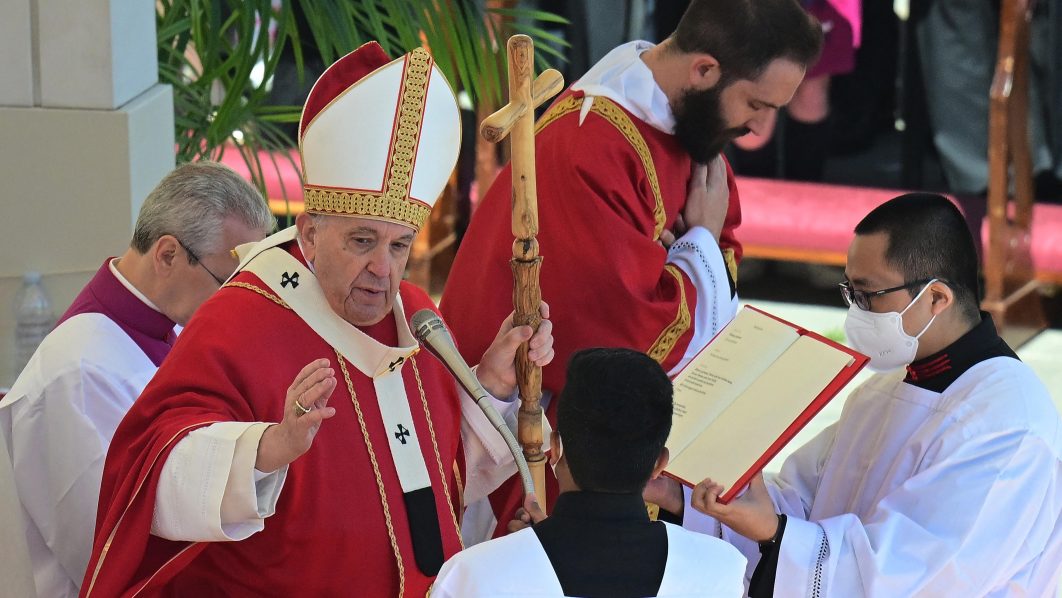 VATICAN-POPE-MASS-PALM-SUNDAY