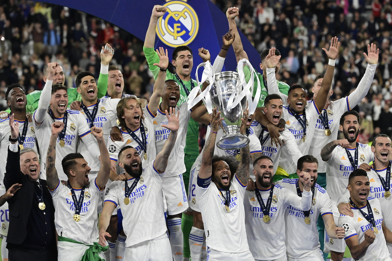 FBL-EUR-C1-LIVERPOOL-REAL MADRID-TROPHY