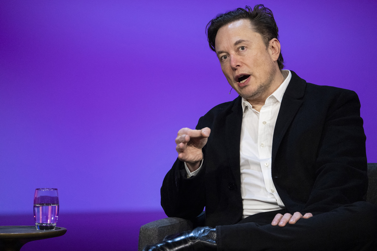 FILES-US-INTERNET-MERGER-TWITTER-TESLA