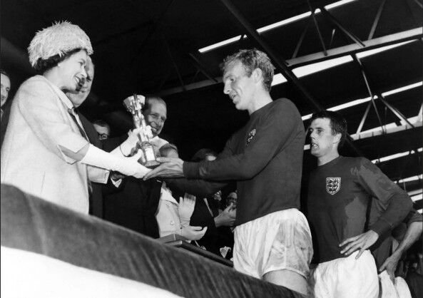Football Mourns the Loss of Her Majesty Queen Elizabeth II