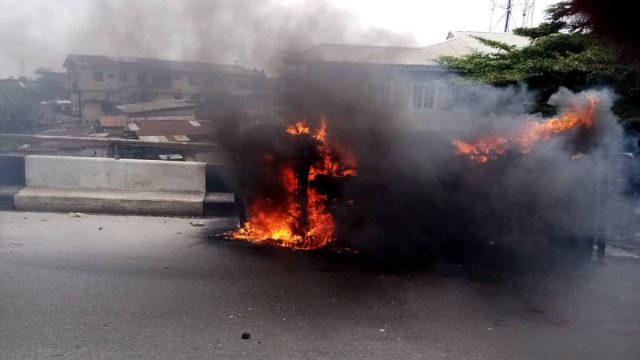 Seven die as commercial bus guts fire on Third Mainland bridge | The ...