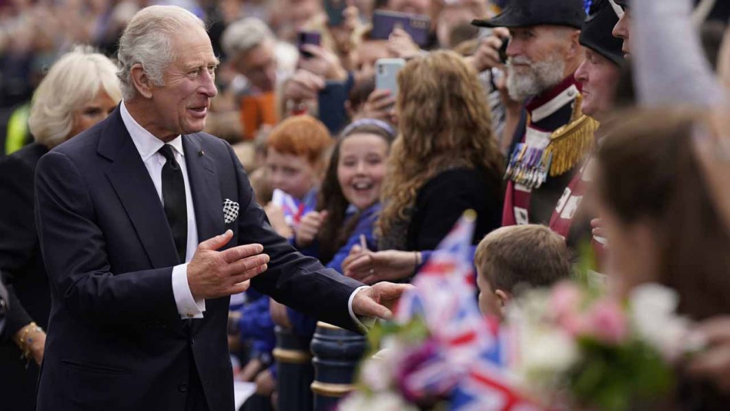 BRITAIN-NIRELAND-ROYALS-KING