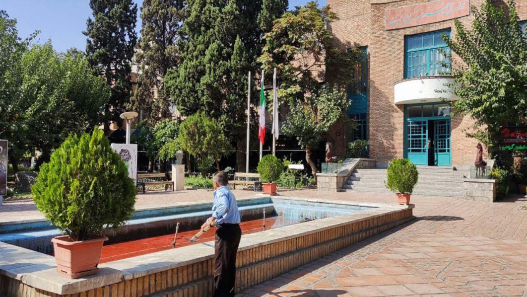 IRAN-PROTEST-WOMEN-FOUNTAINS