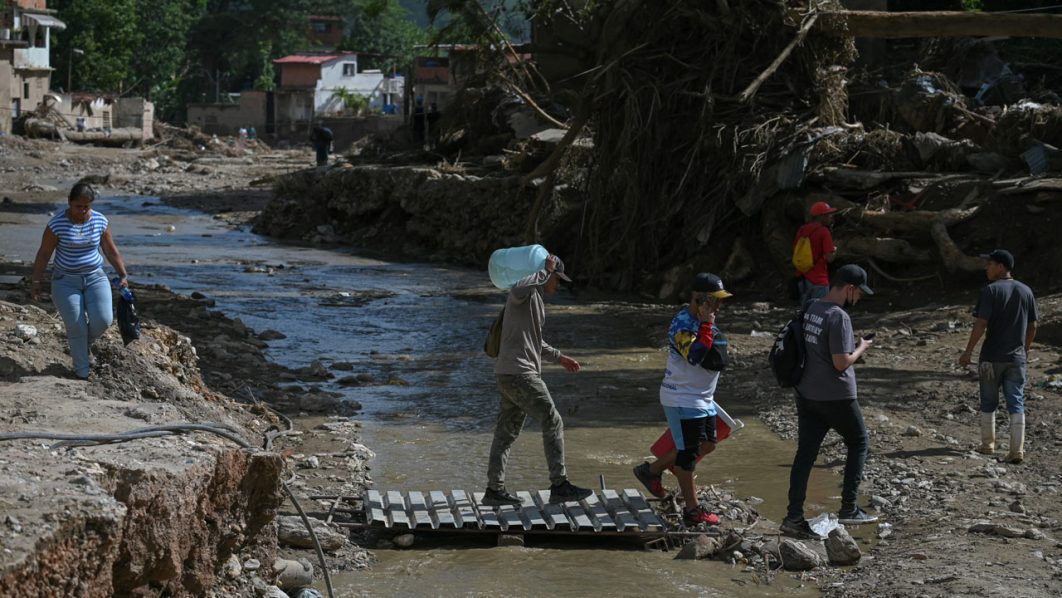VENEZUELA-WEATHER-LANDSLIDE-RESCUERS