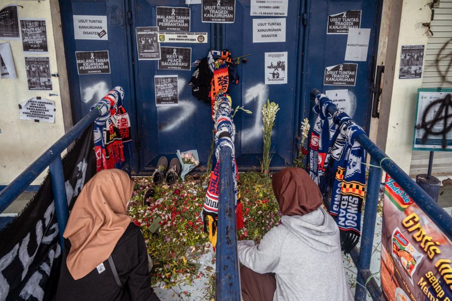 INDONESIA-FBL-UNREST-STAMPEDE