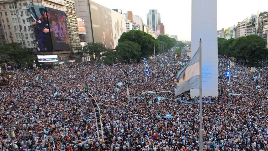 ARGENTINA-FBL-WC-2022-FANS