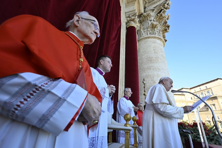 VATICAN-RELIGION-POPE-CHRISTMAS