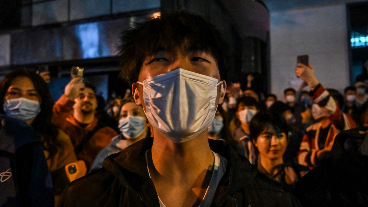 CHINA-HEALTH-VIRUS-PROTEST-POLICE