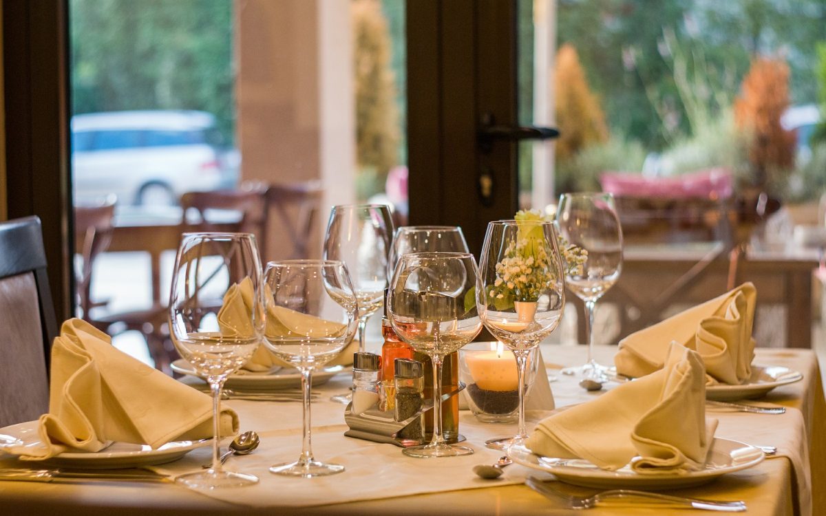 restaurant-449952_1920-q3101aqb6oo1rjweakknw552v6a4ozvwe07rmmvbd8
