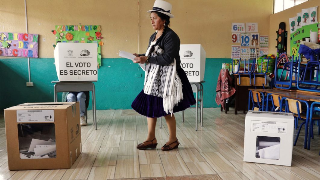 ECUADOR-ELECTION-REFERENDUM-VOTERS