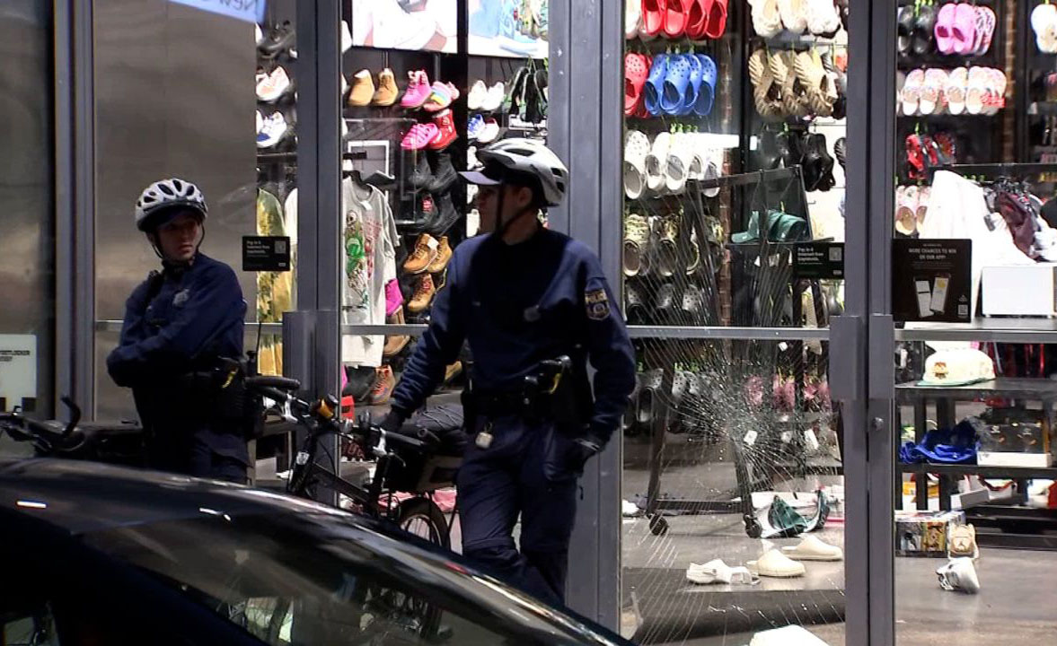 230927133551-02-philadelphia-looting-arrests