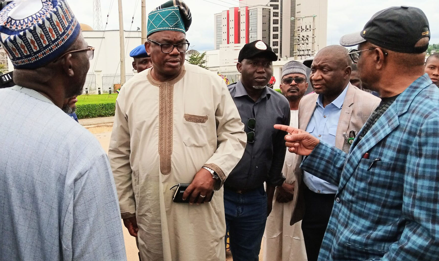 Monitoring-of-ongoing-projects-in-FCT-by-Nyesom-Wike-in-Abuja-on-Monday-2048×1484
