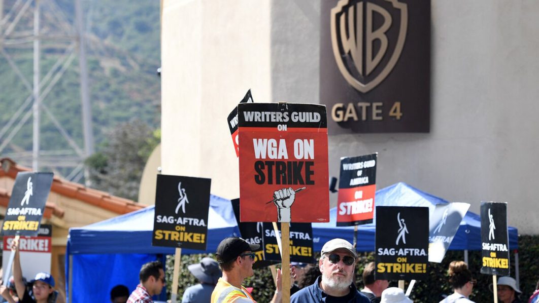 FILES-US-ENTERTAINMENT-STRIKE-SAGAFTRA-WGA
