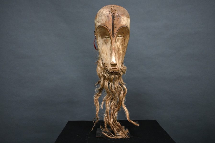 FILES-FRANCE-GABON-CULTURE-ART-AUCTION