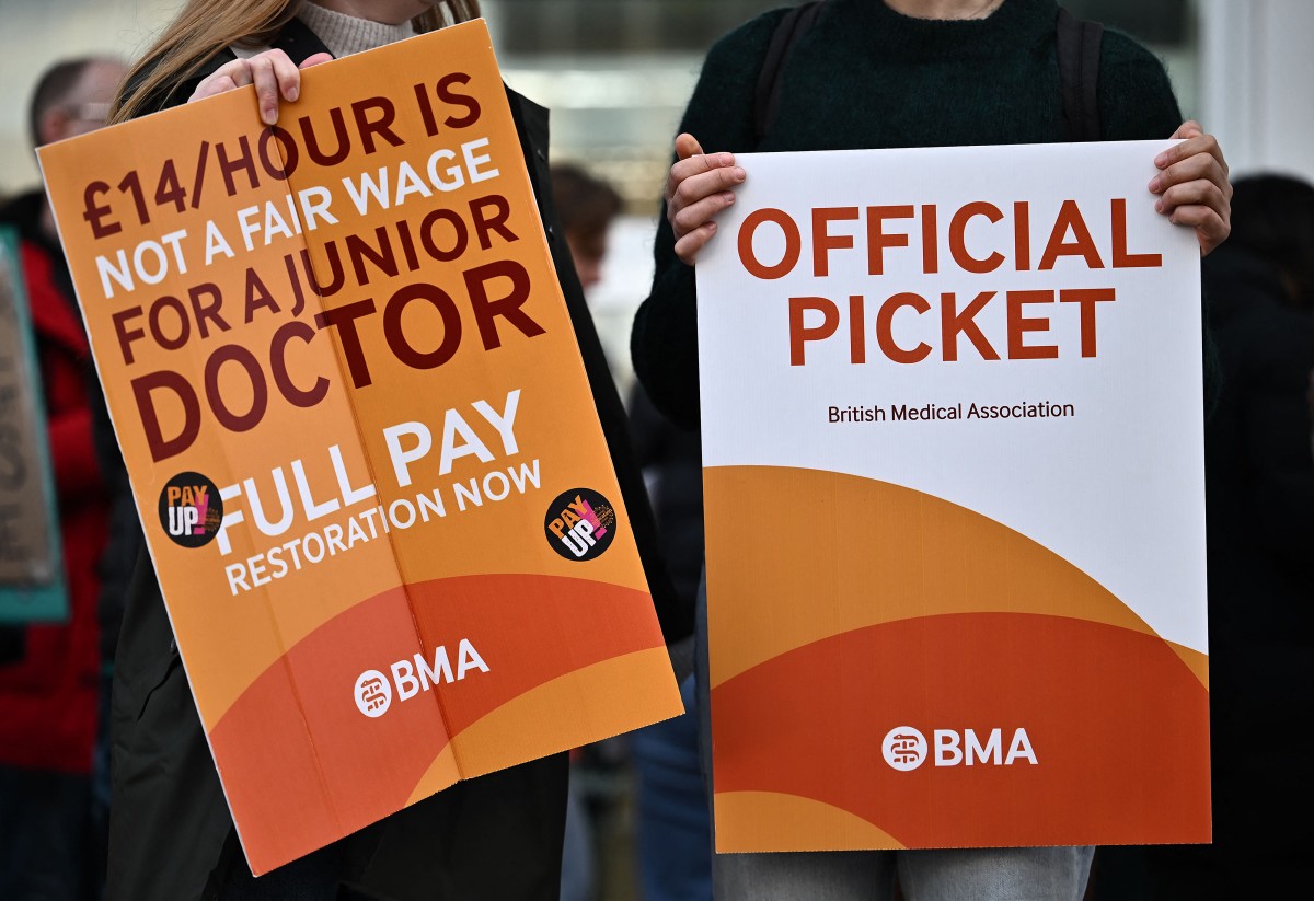 FILES-BRITAIN-HEALTH-STRIKE-POLITICS-DEMO