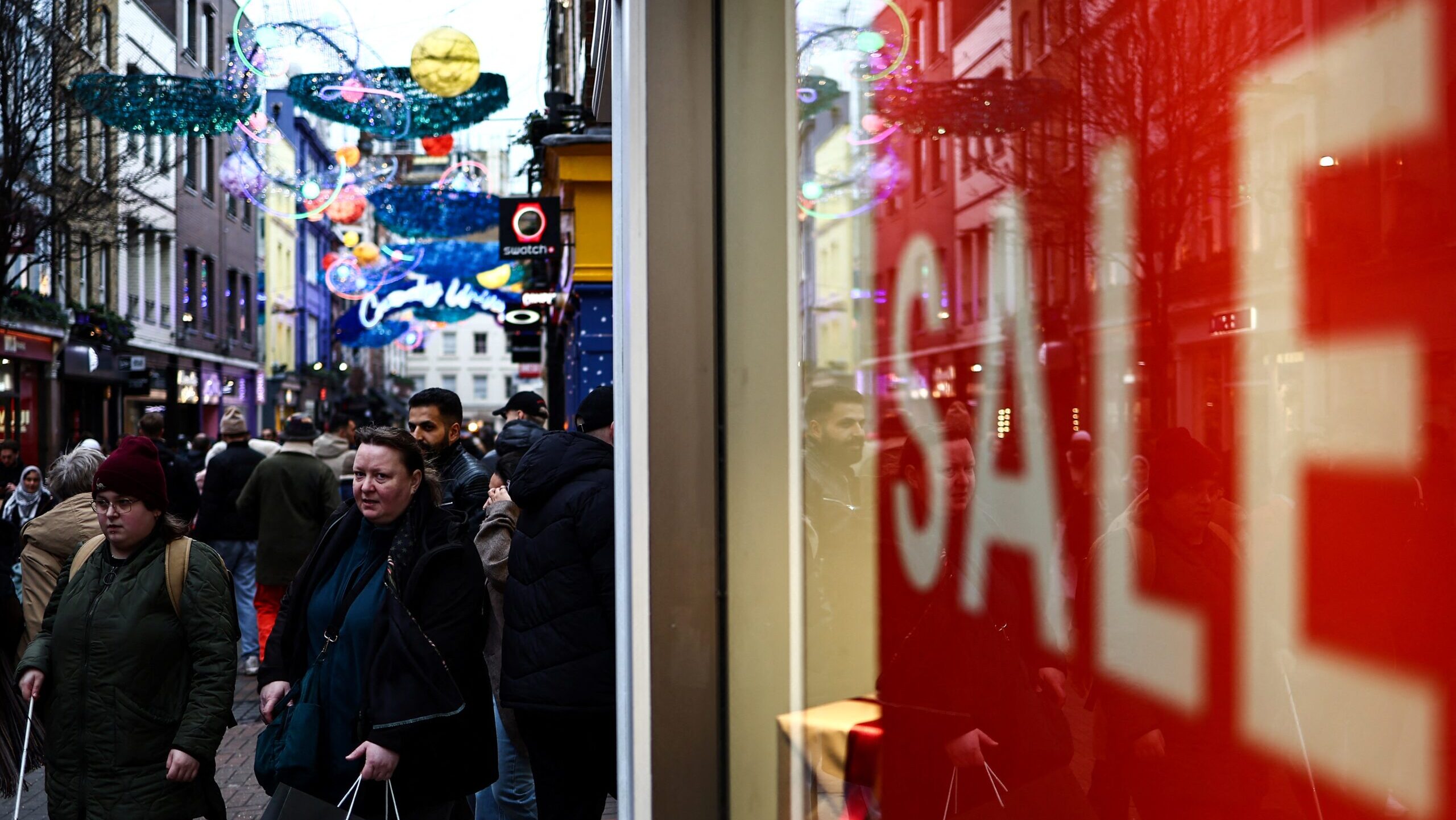 BRITAIN-RETAIL-SALE-CHRISTMAS
